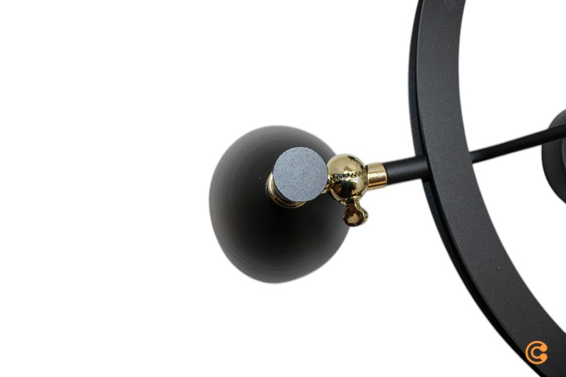 B-flokks Charlotte hengiljós, fimm ljósastaura, svart, loftlampi, kastari. Sjá texta/mynd.