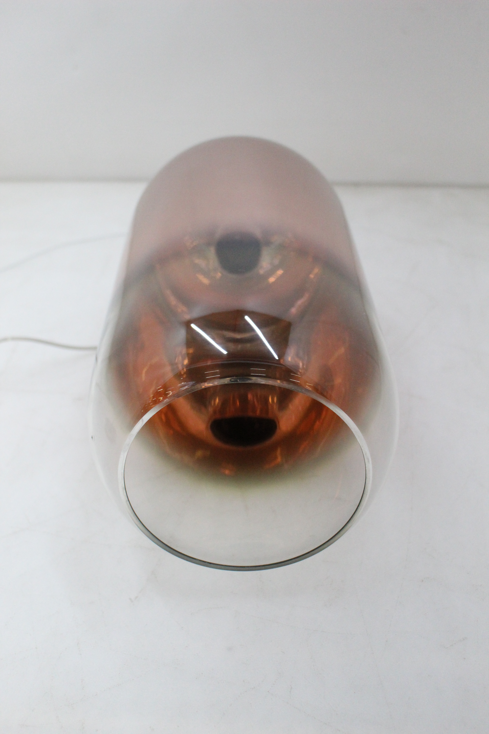 Glerhengilampi í B-flokki, lampi, ljósastæði, E27. Sjá myndir. 