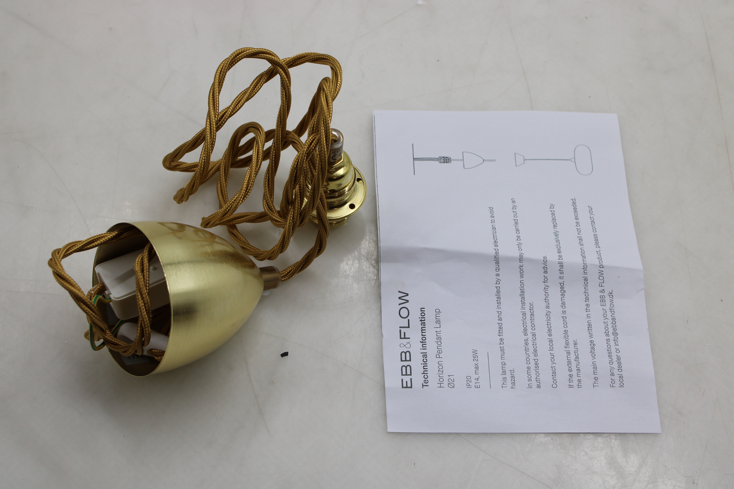 B-flokks Ebb &amp; Flow hengilampi, gullinn reyklitur, ø 21 cm, LED hengilampi