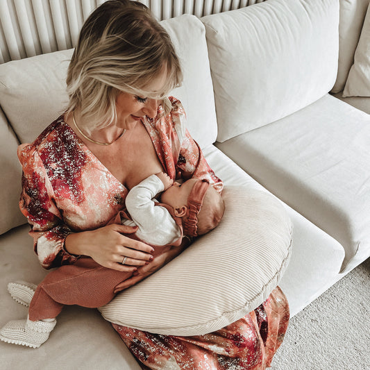 Stillkissen Halbmond Cord – Komfort, Unterstützung & stilvolle Optik