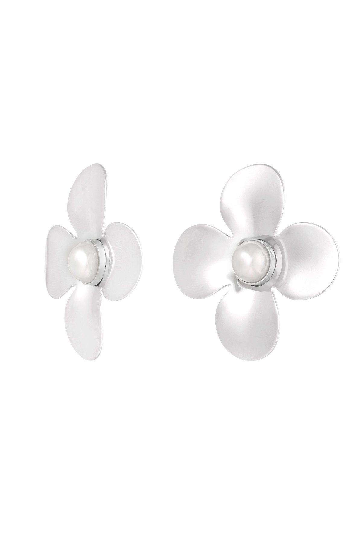 Statement-Ohrringe mit floraler Perle – Goldfarbe - Goldfarbefarbe