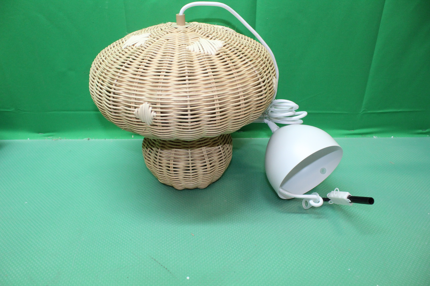 Allie hengilampi í B-flokki, sveppalaga úr rottingi, náttúrulega brúnn, loftljós fyrir stofu