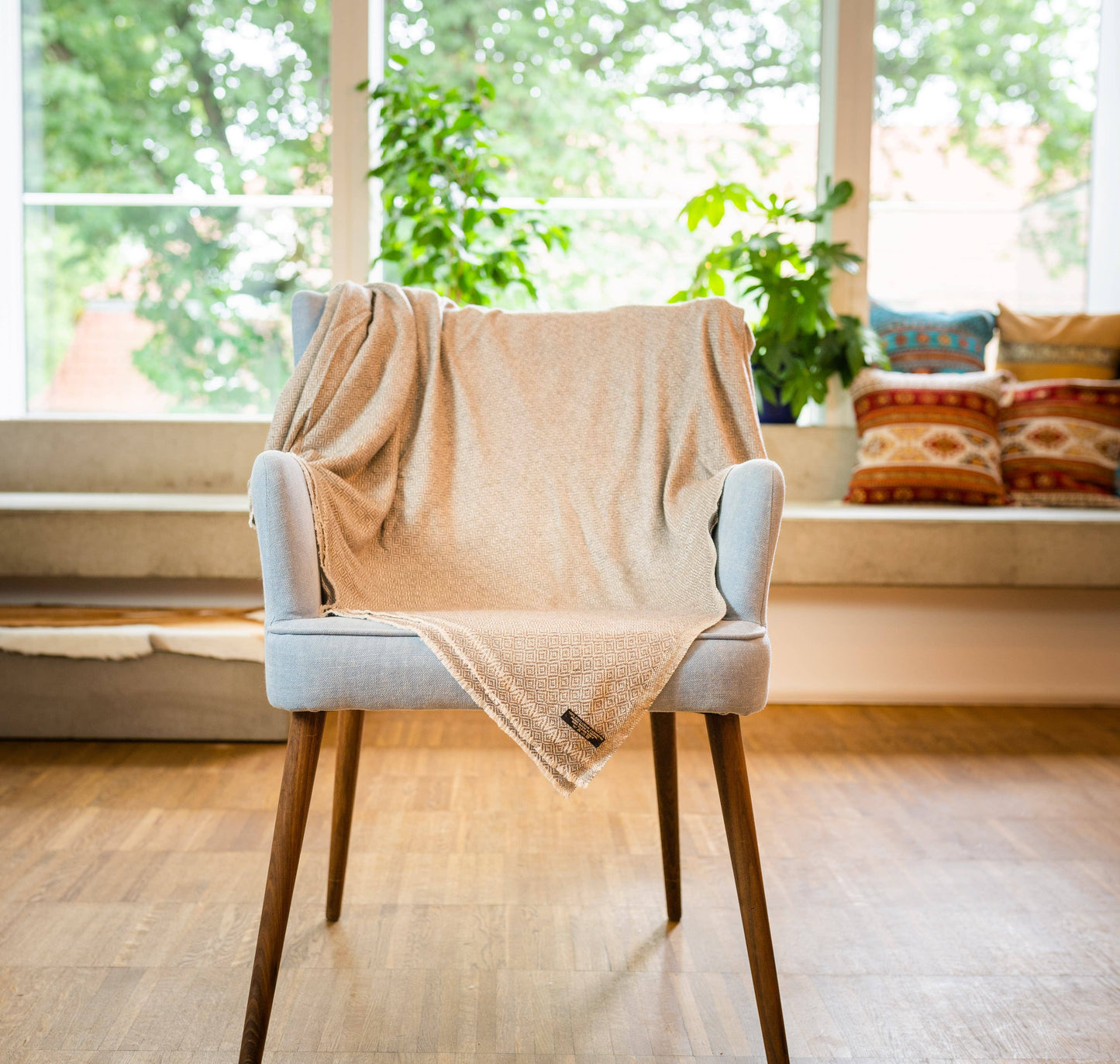 Ólitað kasmírteppi með rúðóttu mynstri - grábrúnt - 135 x 270 cm