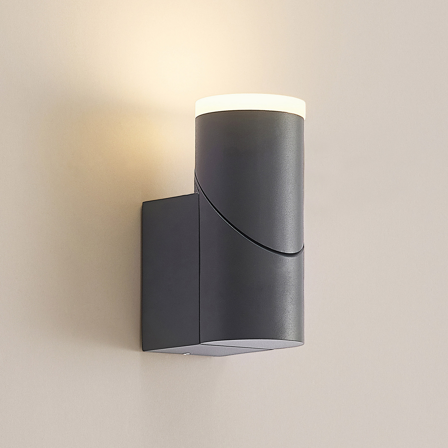 B-grade Lindby Aspyn LED outdoor wall light, warm white, dark grey, 1-light, IP54
