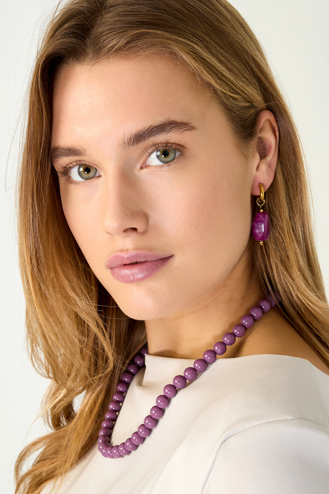 Ohrringe mit organischen Perlen