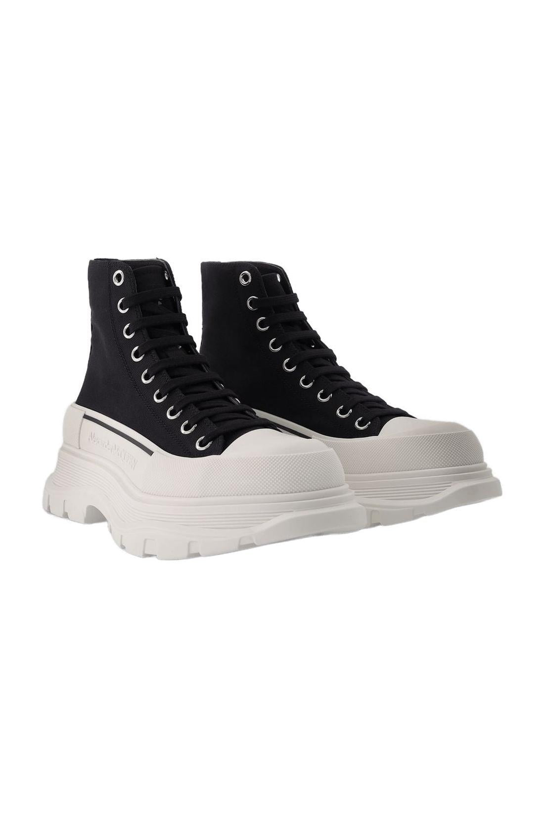 Tread Slick Sneakers - Alexander Mcqueen -  Black/White - Canva
