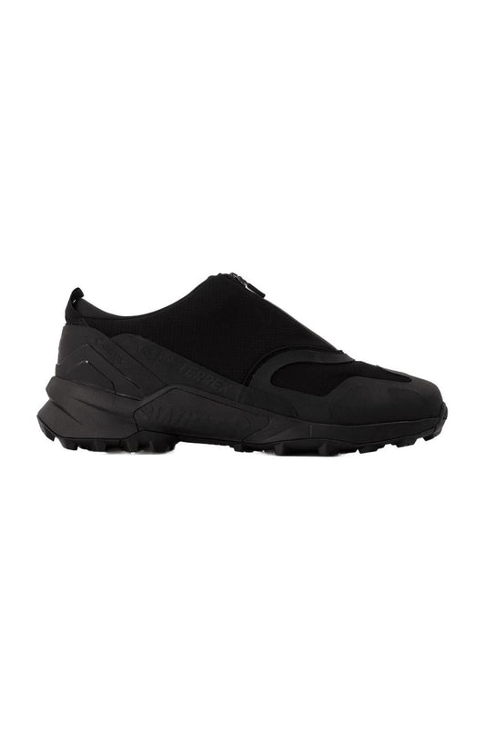Sneaker Swift R3 GTX aus Stoff in schwarz