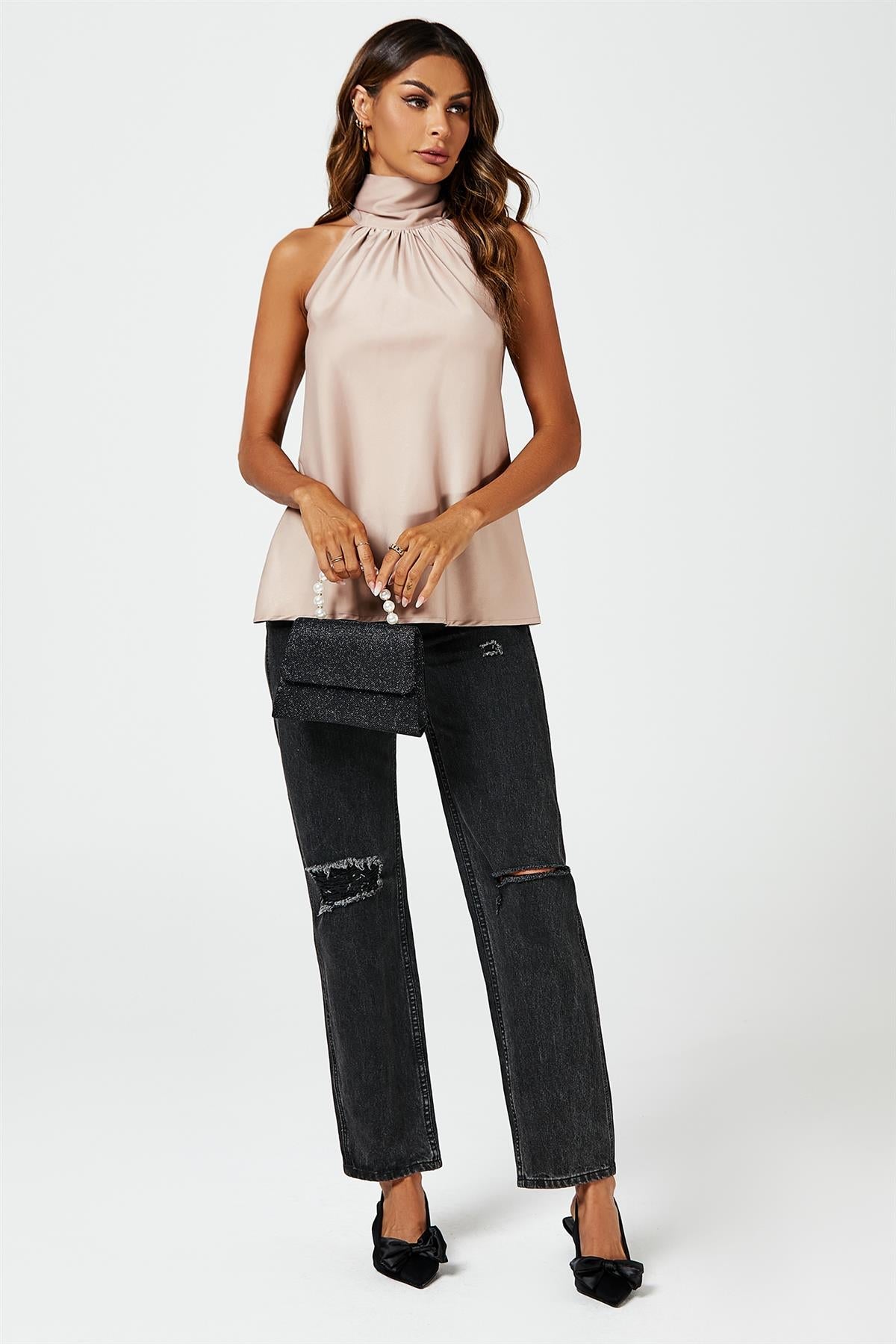 Ljósbrúnn toppur með satínhálsmáli og bindi að aftan