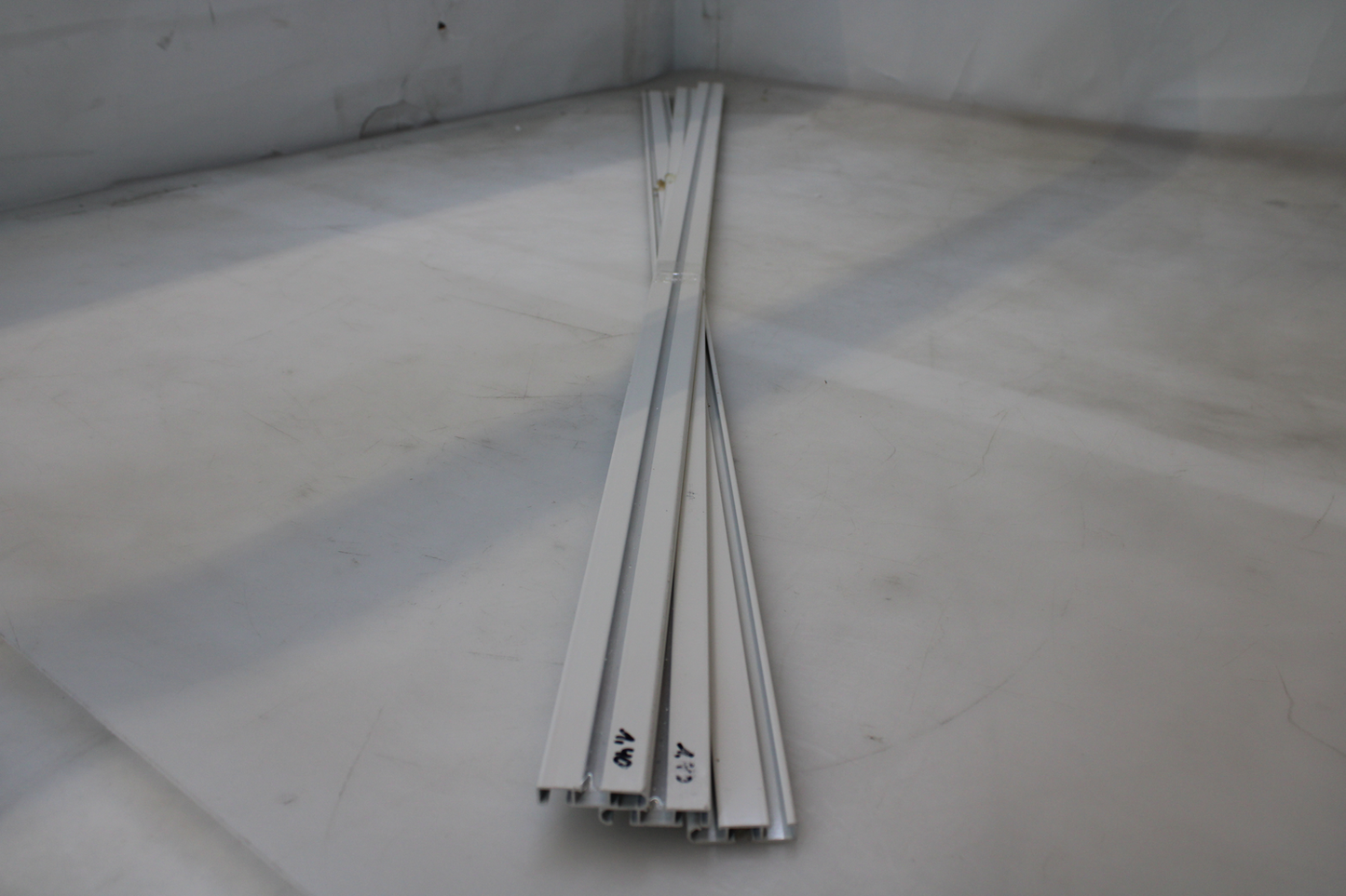 Garesa gardínuteinn, B-flokks, innri hlaupateinn, prófíl 363, 2 hlutar, hvítur, 3 stykki