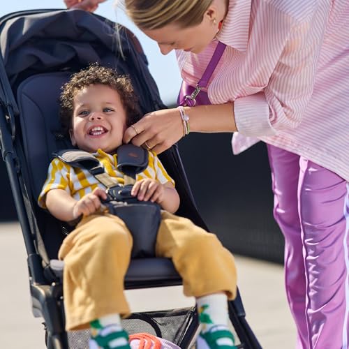 Bebeconfort Zephir, nettur barnavagn, 0-4 ára (allt að 22 kg), léttur ferðavagn (4,5 kg), stærð í farþegarými, flatt og stillanlegt sæti, geymslukörfa, Mineral Green