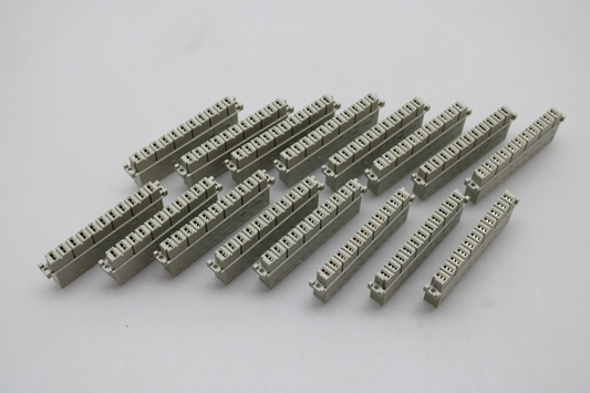 B-flokks Ept 114 40040 Fjaðurræma, heildarfjöldi stanga: 11, fjöldi raða: 1, 16 stykki