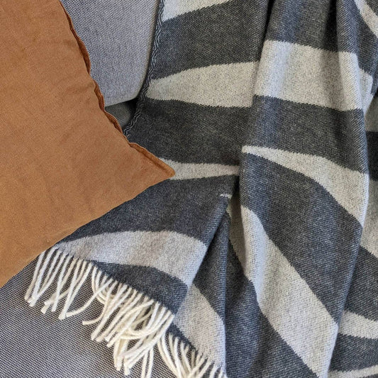 Ullarteppi / kósýteppi - dökk granít - jómfrúarull