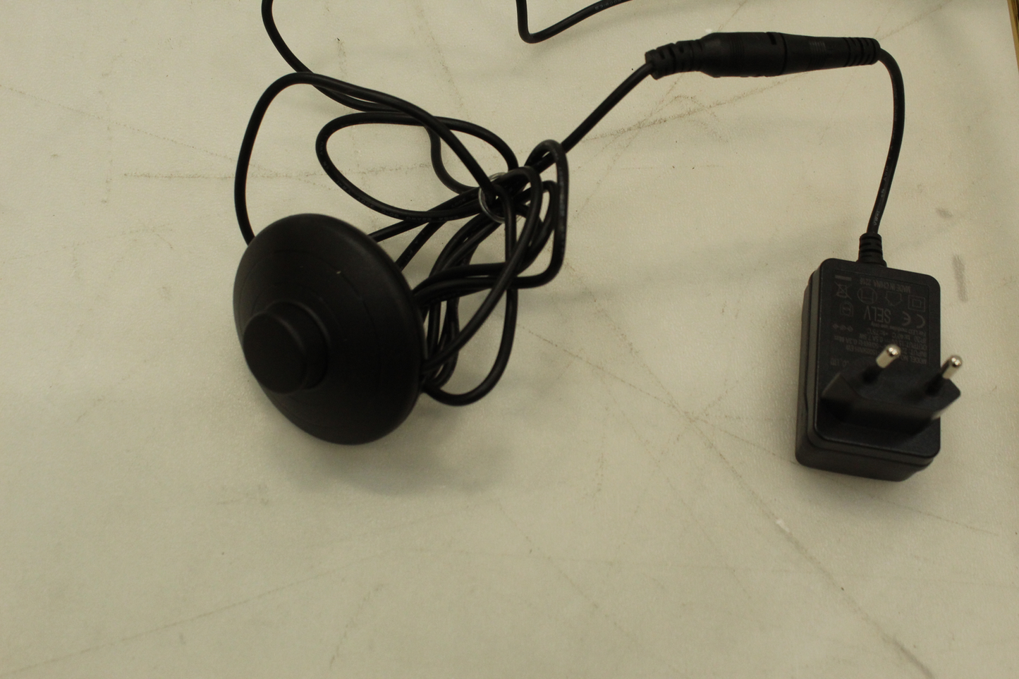 Fabas Luce LED hengiljós Le Vita standandi loftlampi með einu ljósi, b-lager 