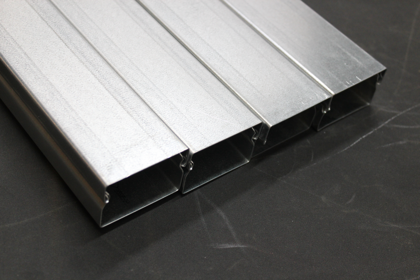 Hager Lfs400600 galvaniseruð kapalrenna, B-flokks, rafmagnsrenna, 2 stykki