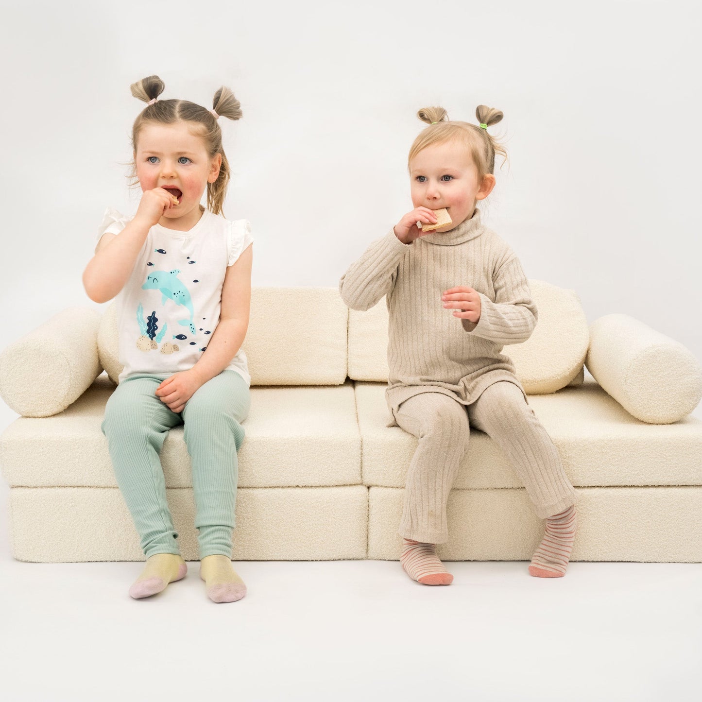 Spielsofa Teddystoff Bouclé – Kreativer Spielspaß & Gemütlichkeit