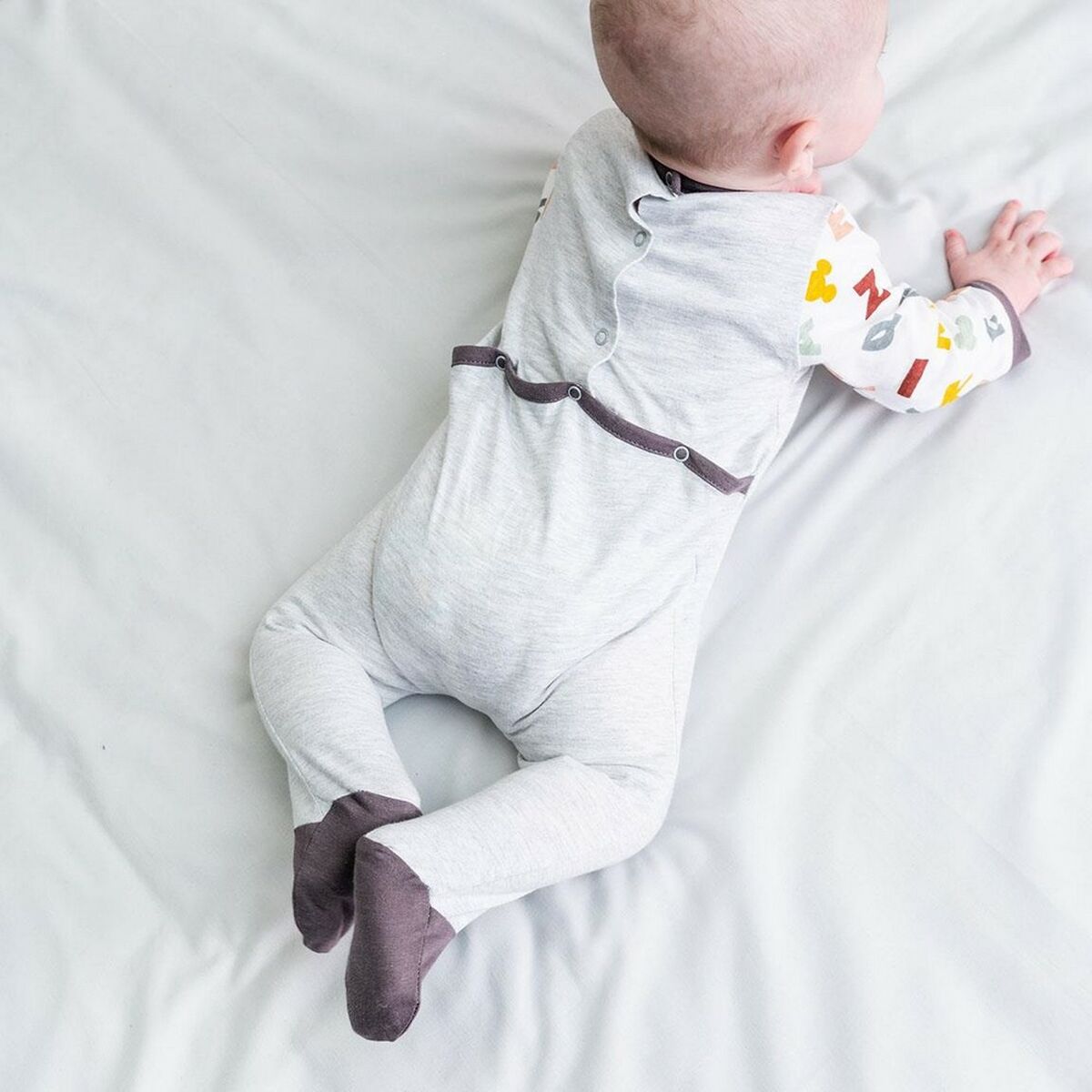 Langärmeliger Mickey Maus Strampler