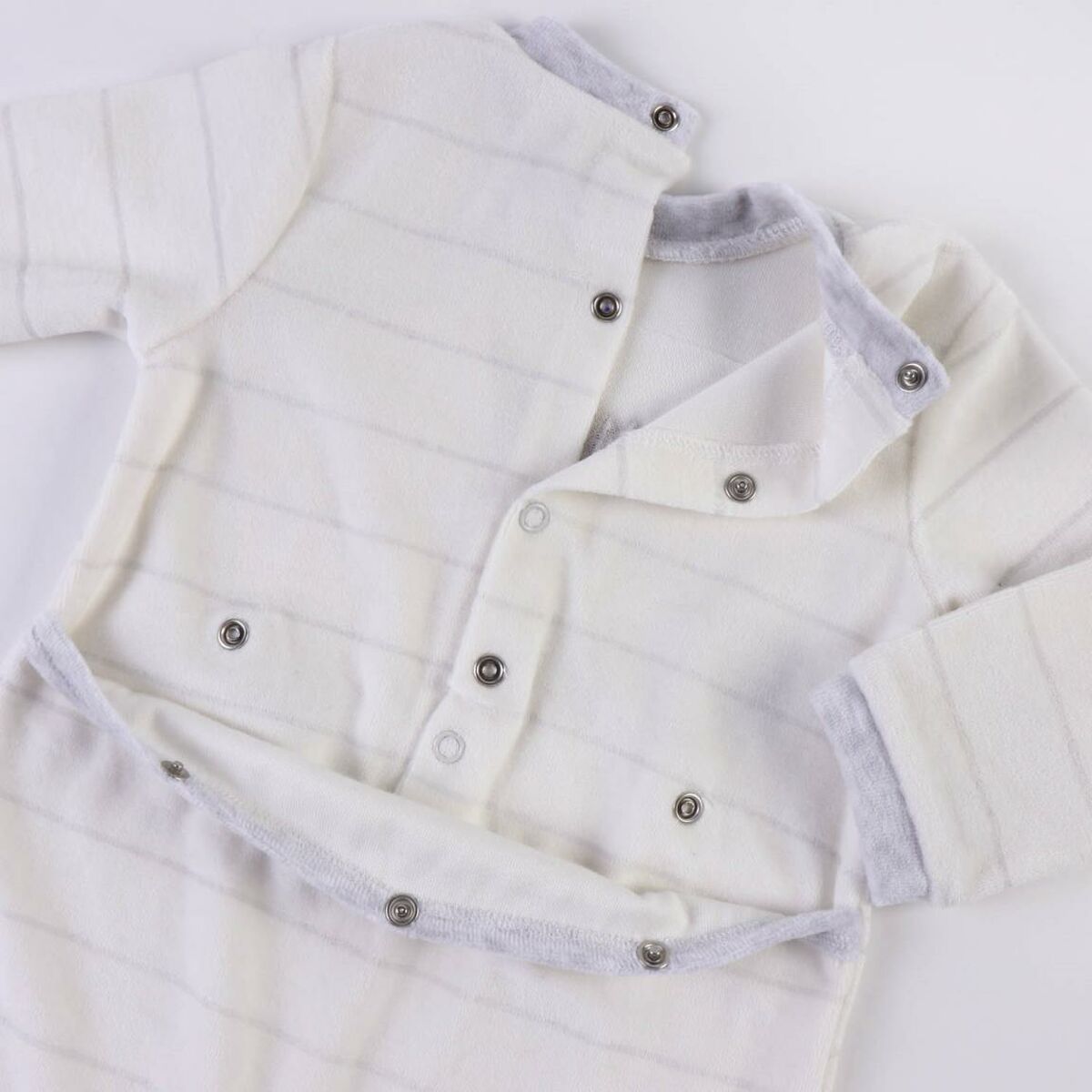 Langärmeliger Snoopy Strampler – Kuscheliger Spaß für die Kleinsten