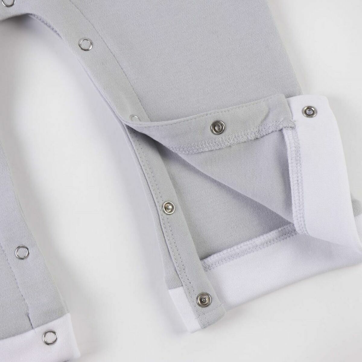 Langärmeliger Looney Tunes Strampler – Ein Farbtupfer voller Freude und Spaß