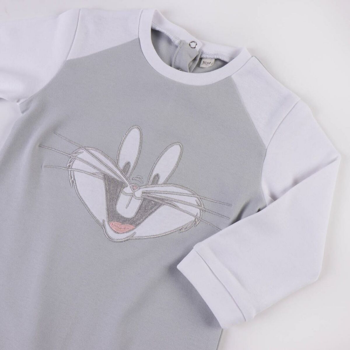 Langärmeliger Looney Tunes Strampler – Ein Farbtupfer voller Freude und Spaß