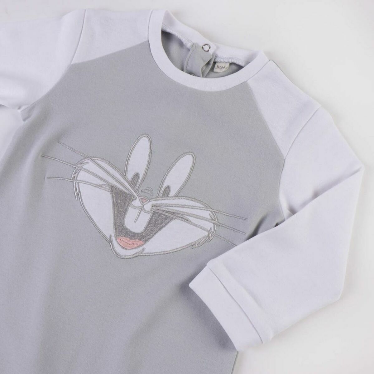 Langärmeliger Looney Tunes Strampler – Ein Farbtupfer voller Freude und Spaß