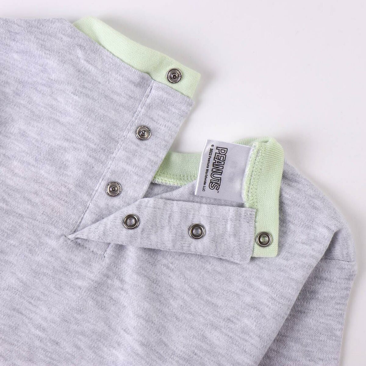 Kinderpyjama Snoopy in Grau Grün – Gemütliche Nächte für kleine Abenteurer