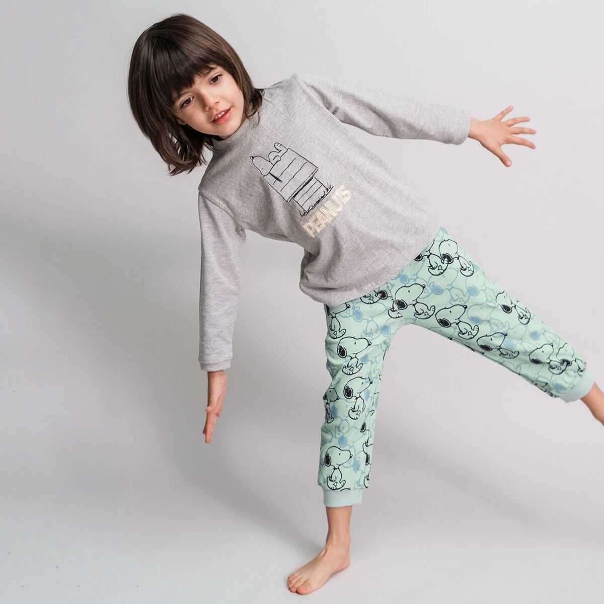 Kinderpyjama Snoopy in Grau Grün – Gemütliche Nächte für kleine Abenteurer