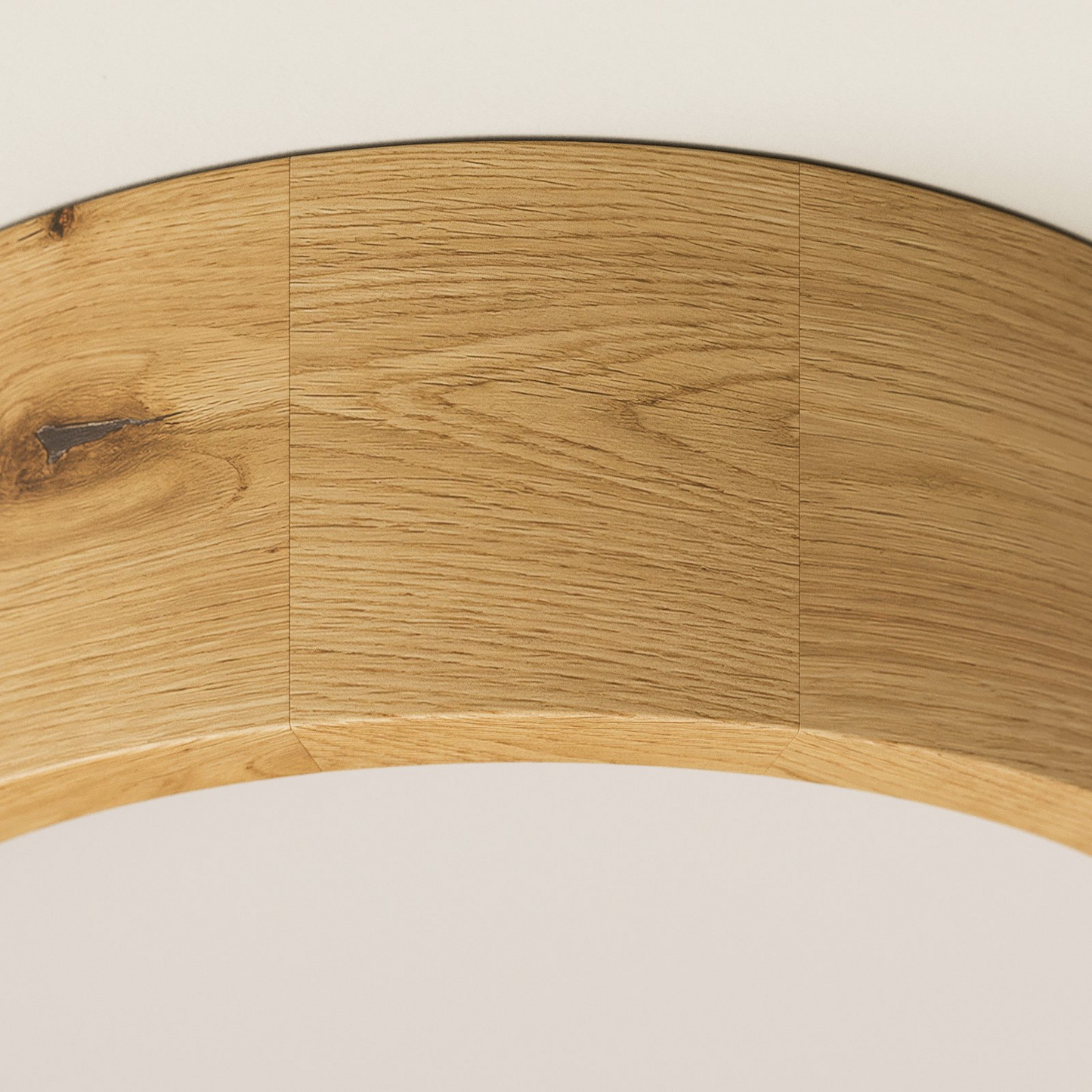 B-flokks Envostar Kerio loftlampi ø 27 cm náttúruleg eikarloftlampi ljósapunktur