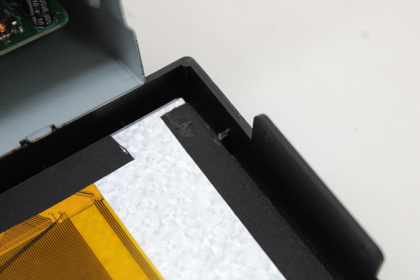 B-stock Caliber RMD805BT tvöfalt DIN bílaútvarp með fjarstýringu, gallað.