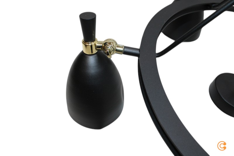 B-flokks Charlotte hengiljós, fimm ljósastaura, svart, loftlampi, kastari. Sjá texta/mynd.