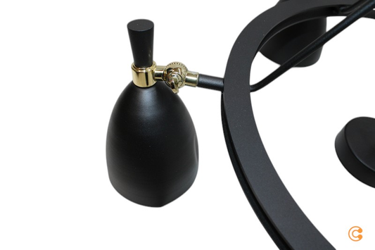 B-flokks Charlotte hengiljós, fimm ljósastaura, svart, loftlampi, kastari. Sjá texta/mynd.