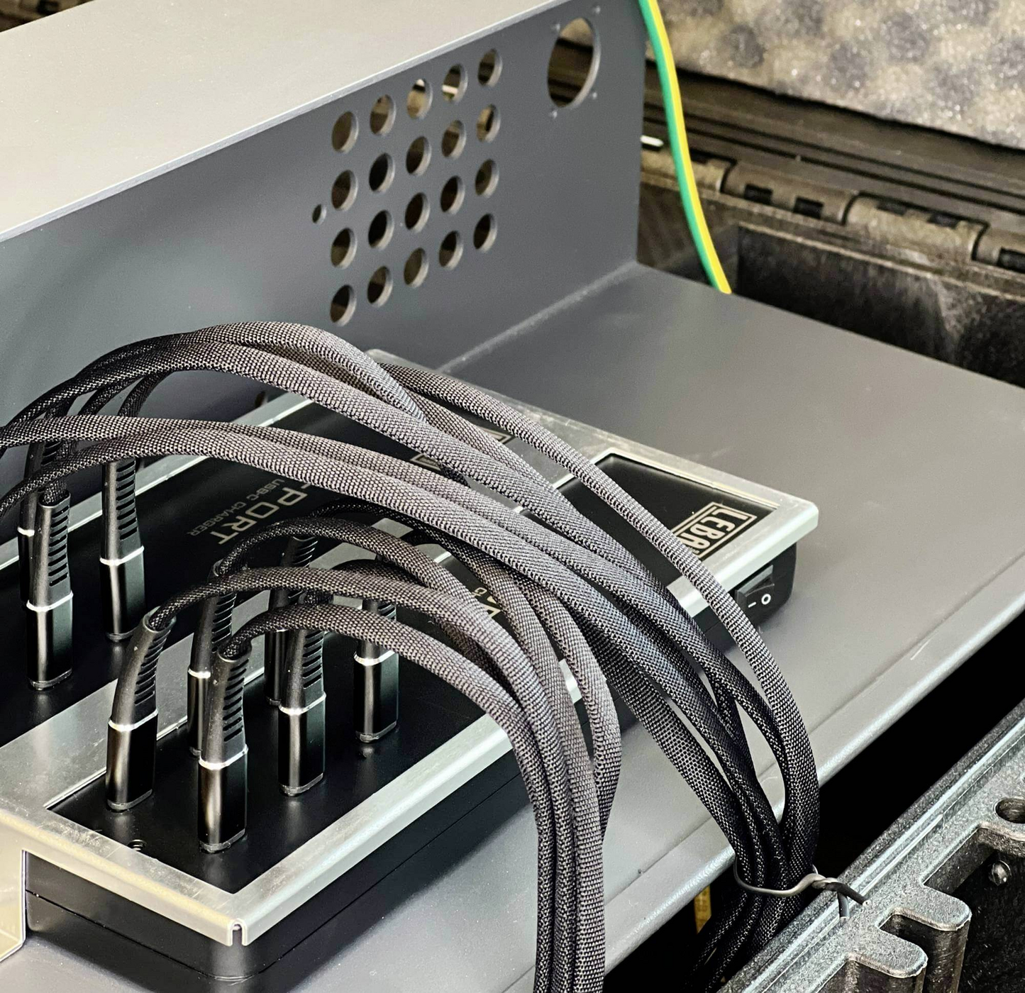 B-stock Leba Innovation Note Case Falcon Charging and Management System Mobile Charging System