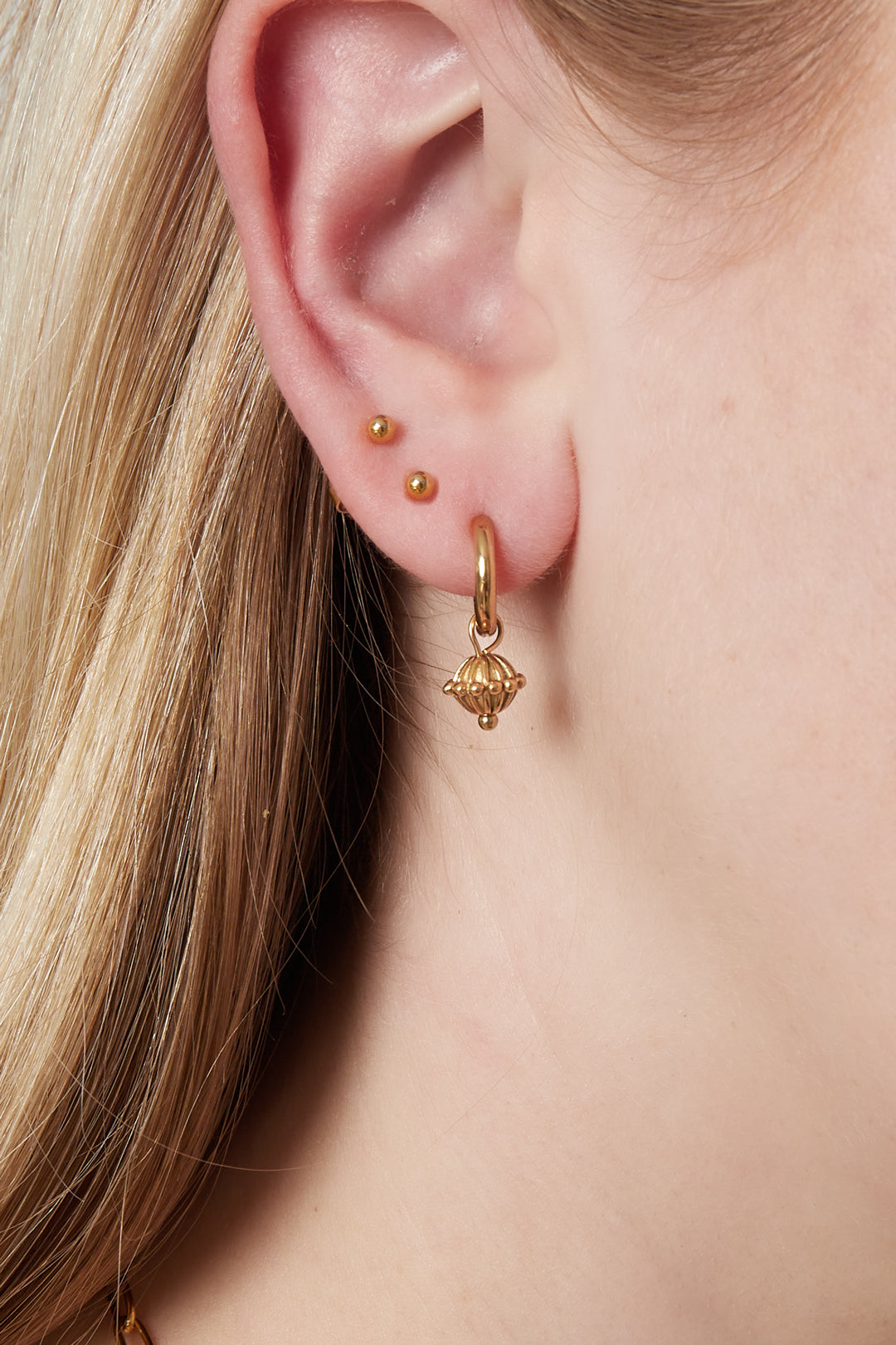 Ohrringe mit Globus-Charm