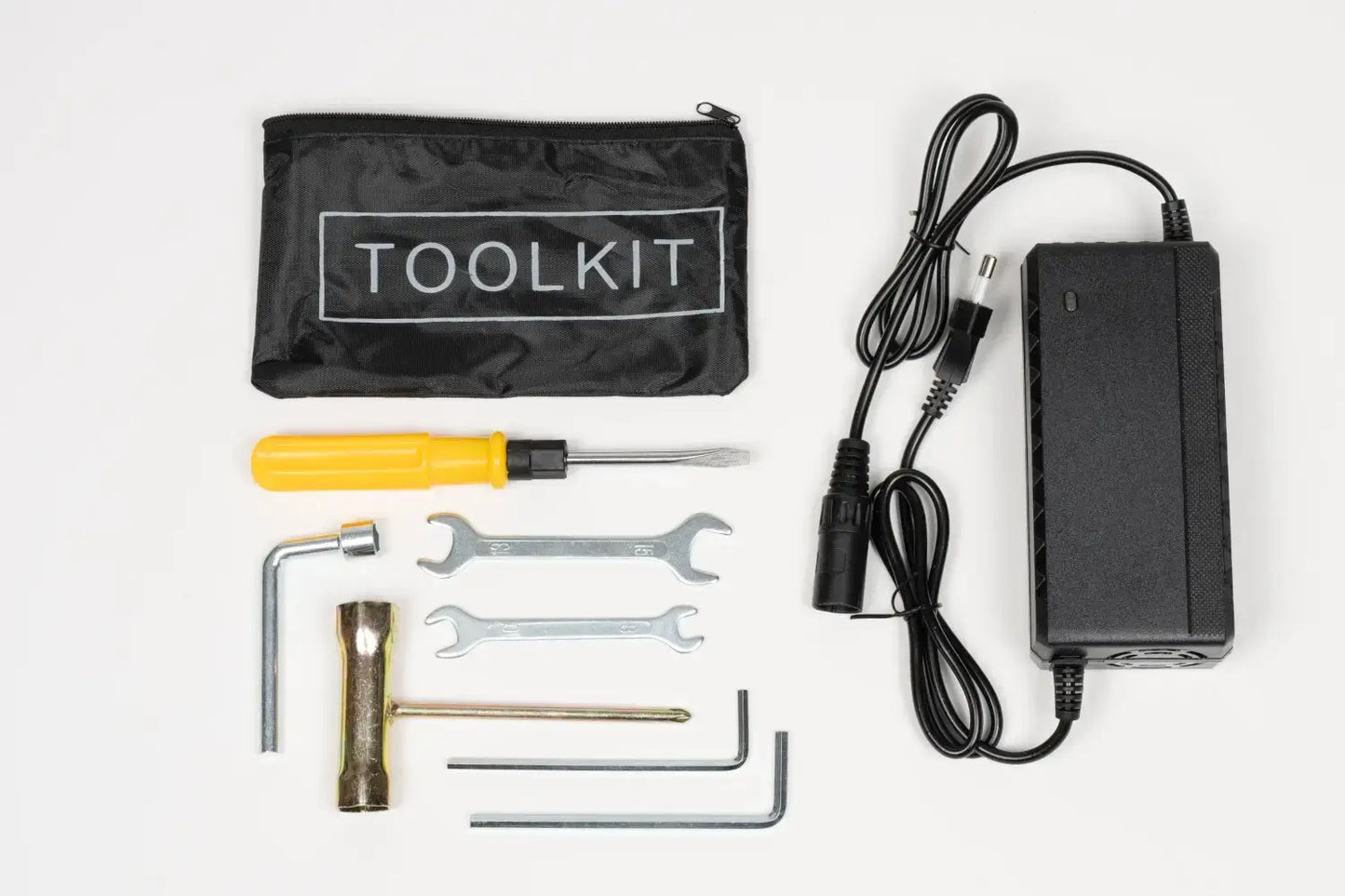 Rafknúinn hjólastóll frá Antar úr svörtu kolefnisstáli – AT52332