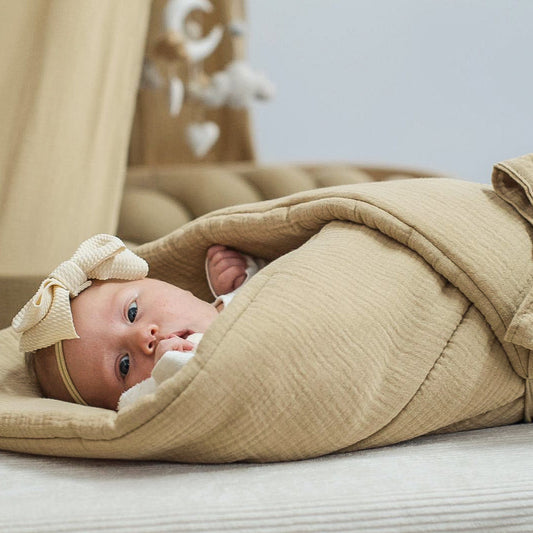 Babyhörnchen Musselin mit Schleife – Kuschelige Puckdecke & Einschlagdecke
