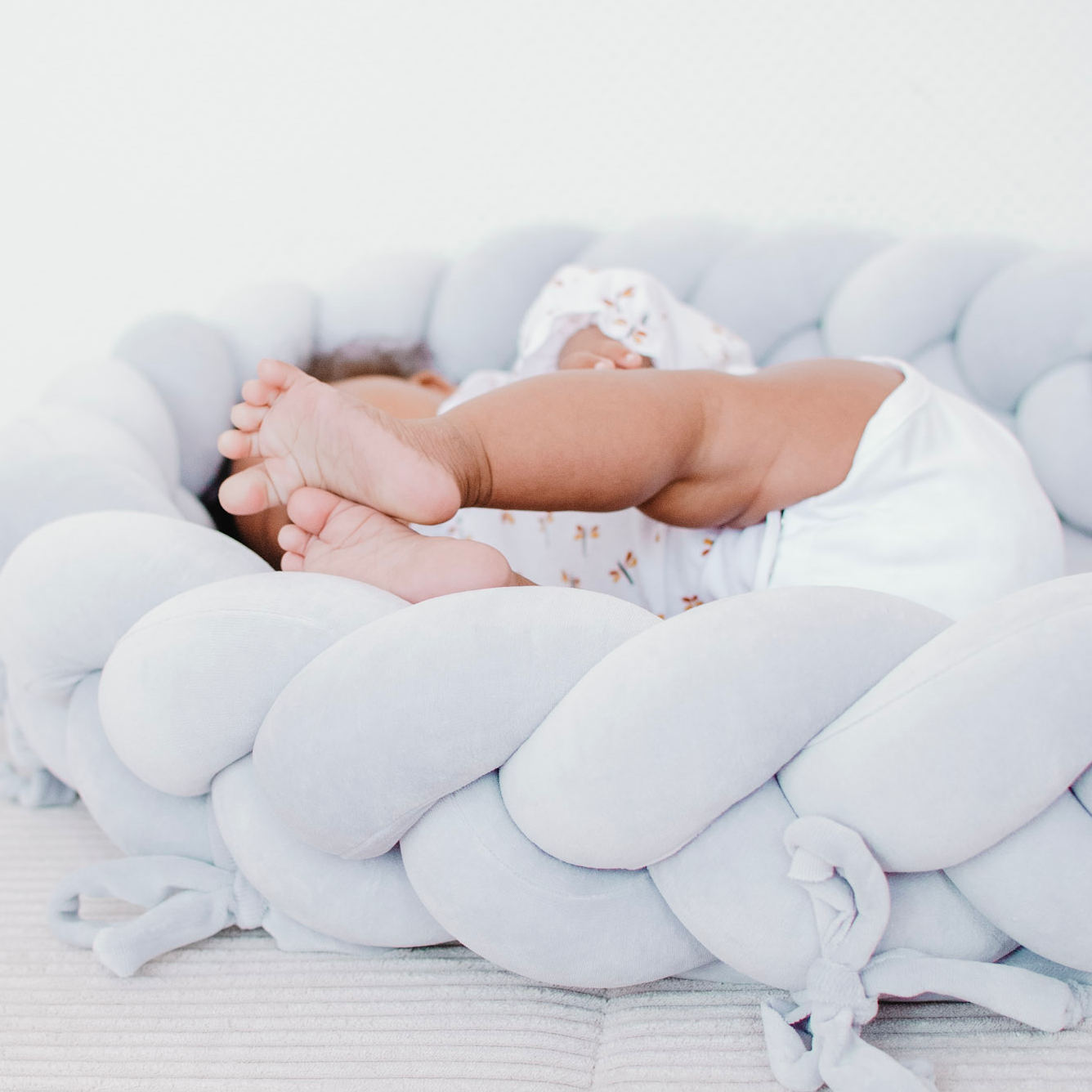 Babynestchen 2-in-1 – Kuscheliger Baby-Kokon & Bettumrandung