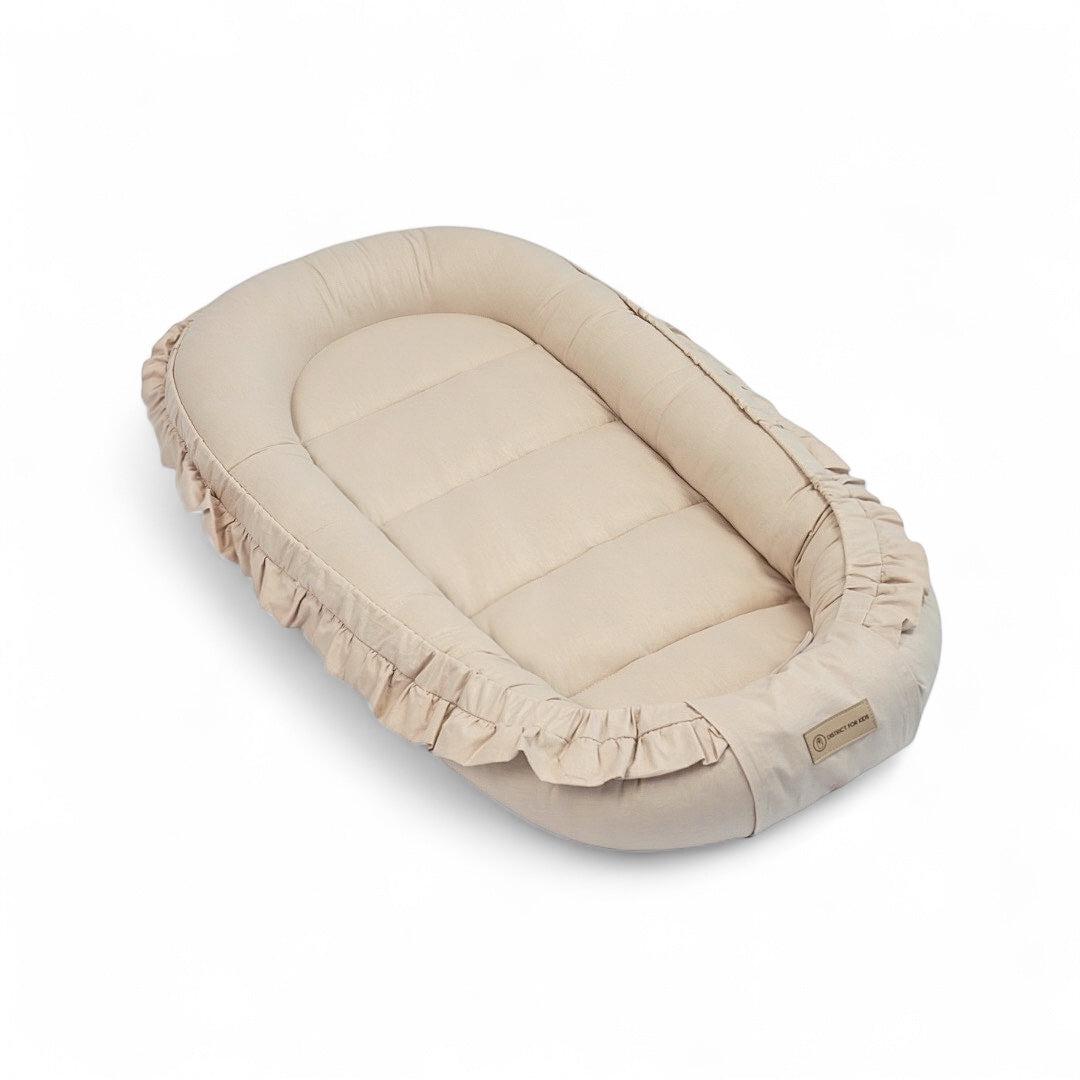 Babynestchen Baumwolle Rüschen – Verspielter mitwachsender Baby-Kokon