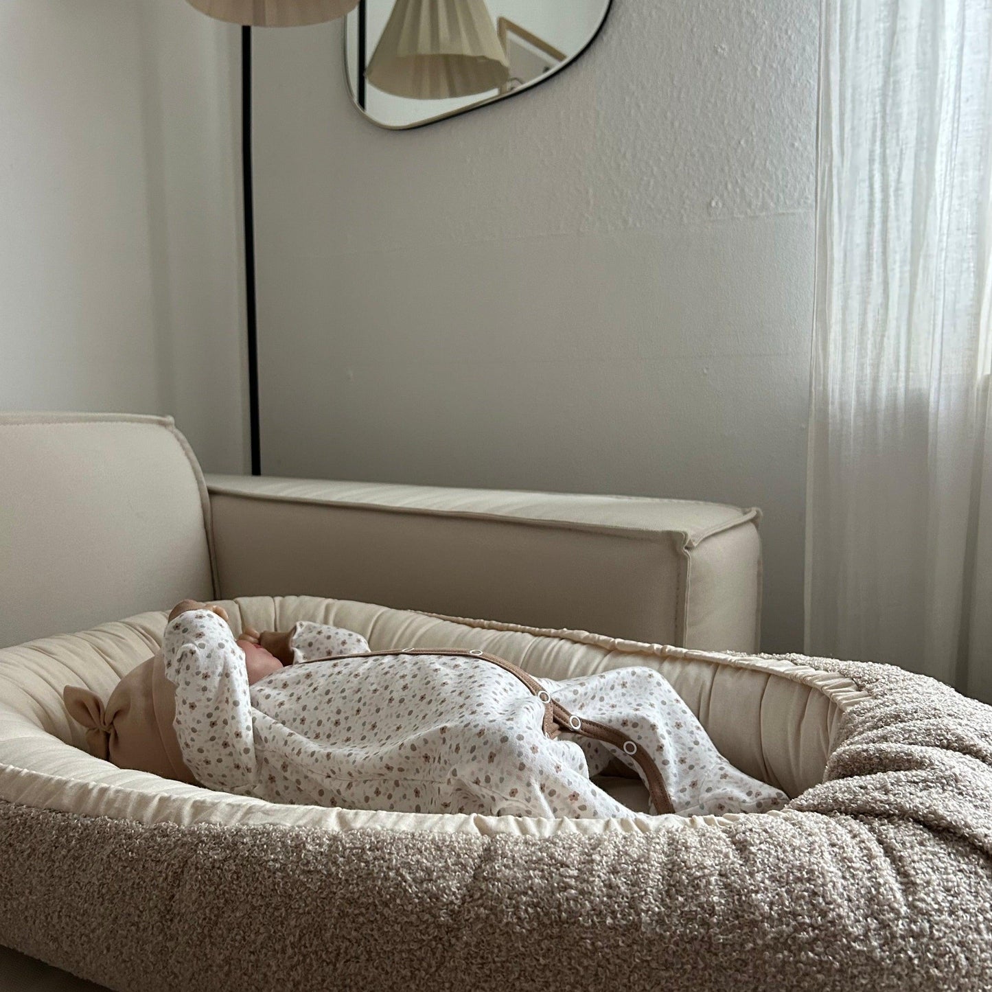 Babynestchen Teddystoff-Bouclé – mitwachsender Baby-Kokon