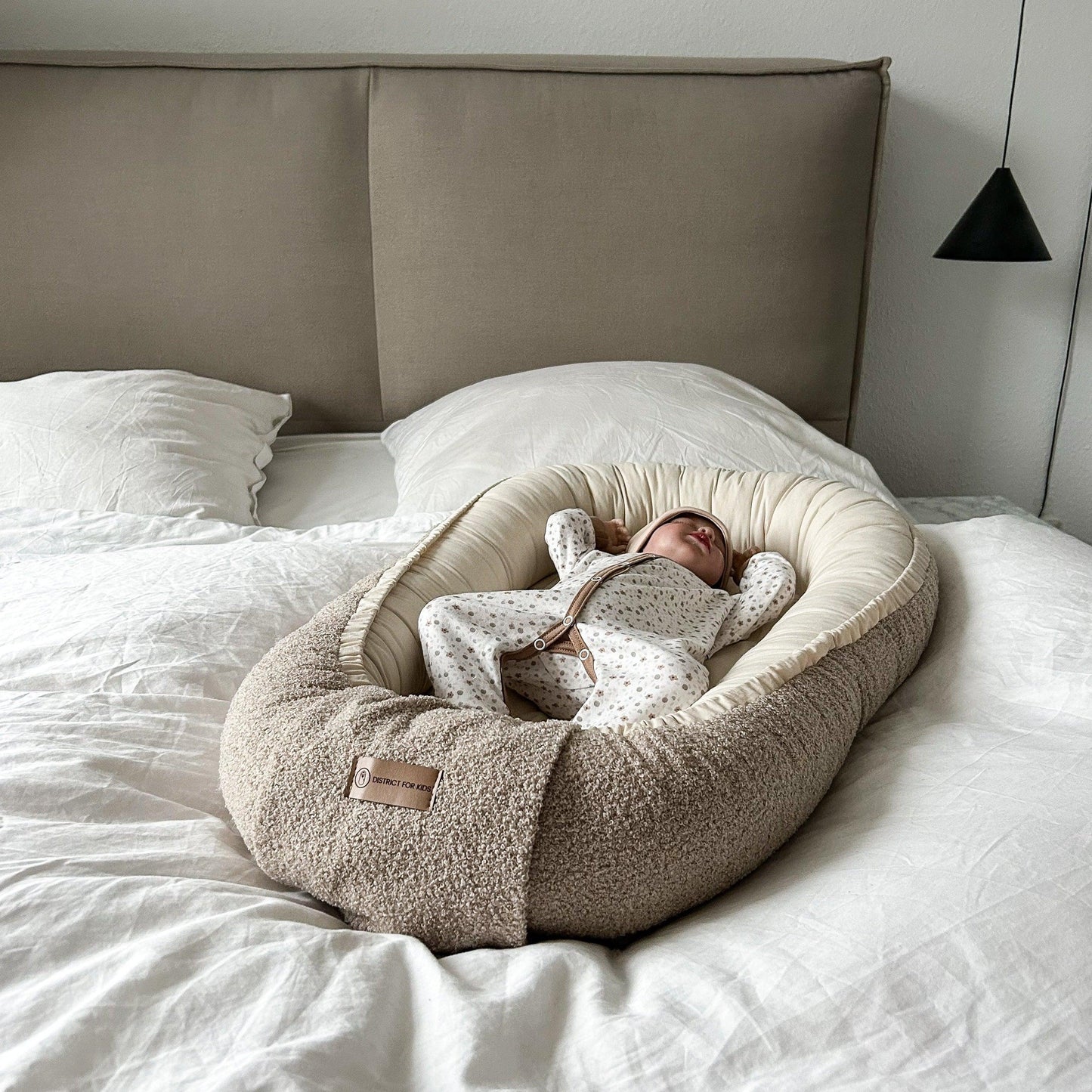 Babynestchen Teddystoff-Bouclé – mitwachsender Baby-Kokon