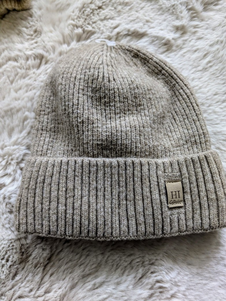 Beanie hat HI lined with a fluffy turn-up, made from 100% viscose, taupe
