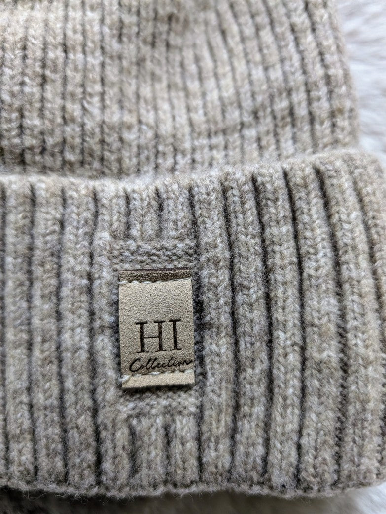 Beanie hat HI lined with a fluffy turn-up, made from 100% viscose, taupe