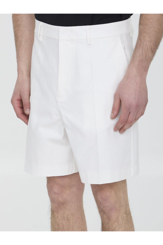 Bermuda shorts with V Detail