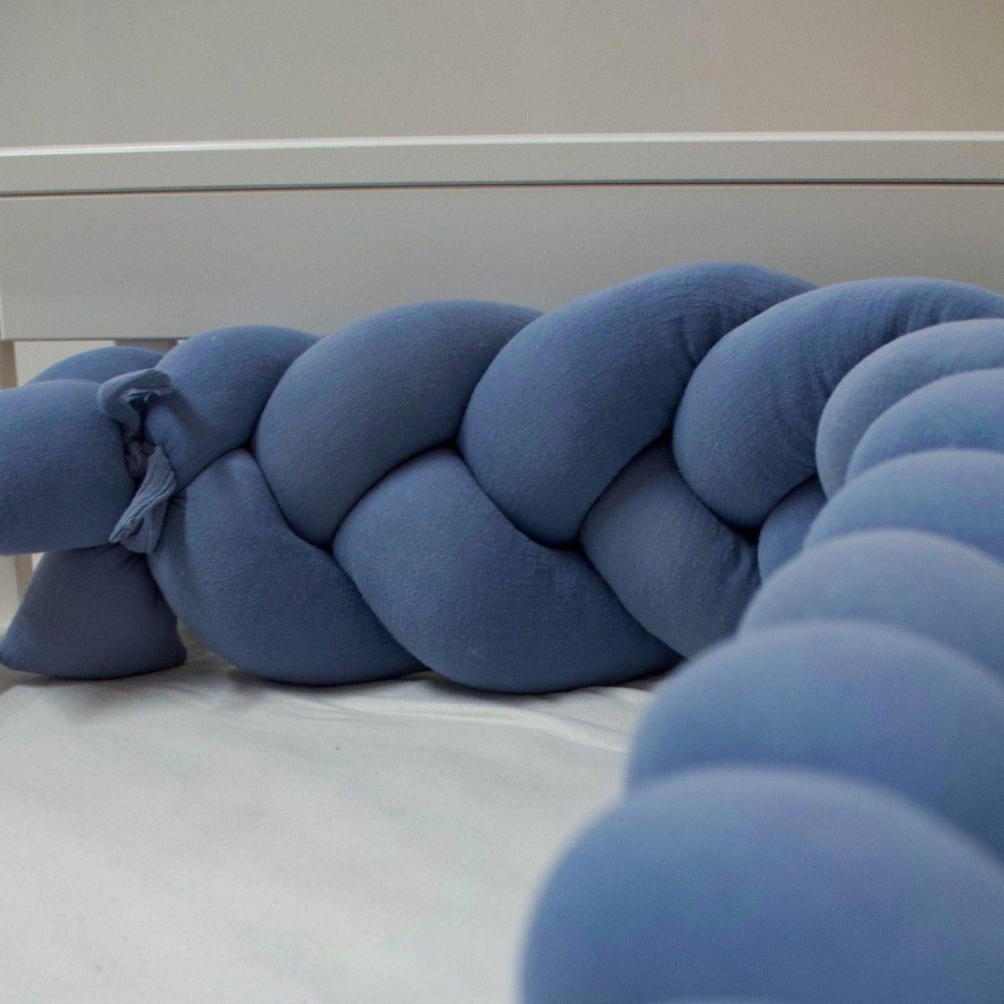 Bettschlange geflochten Musselin  – Kuschelige Bettumrandung