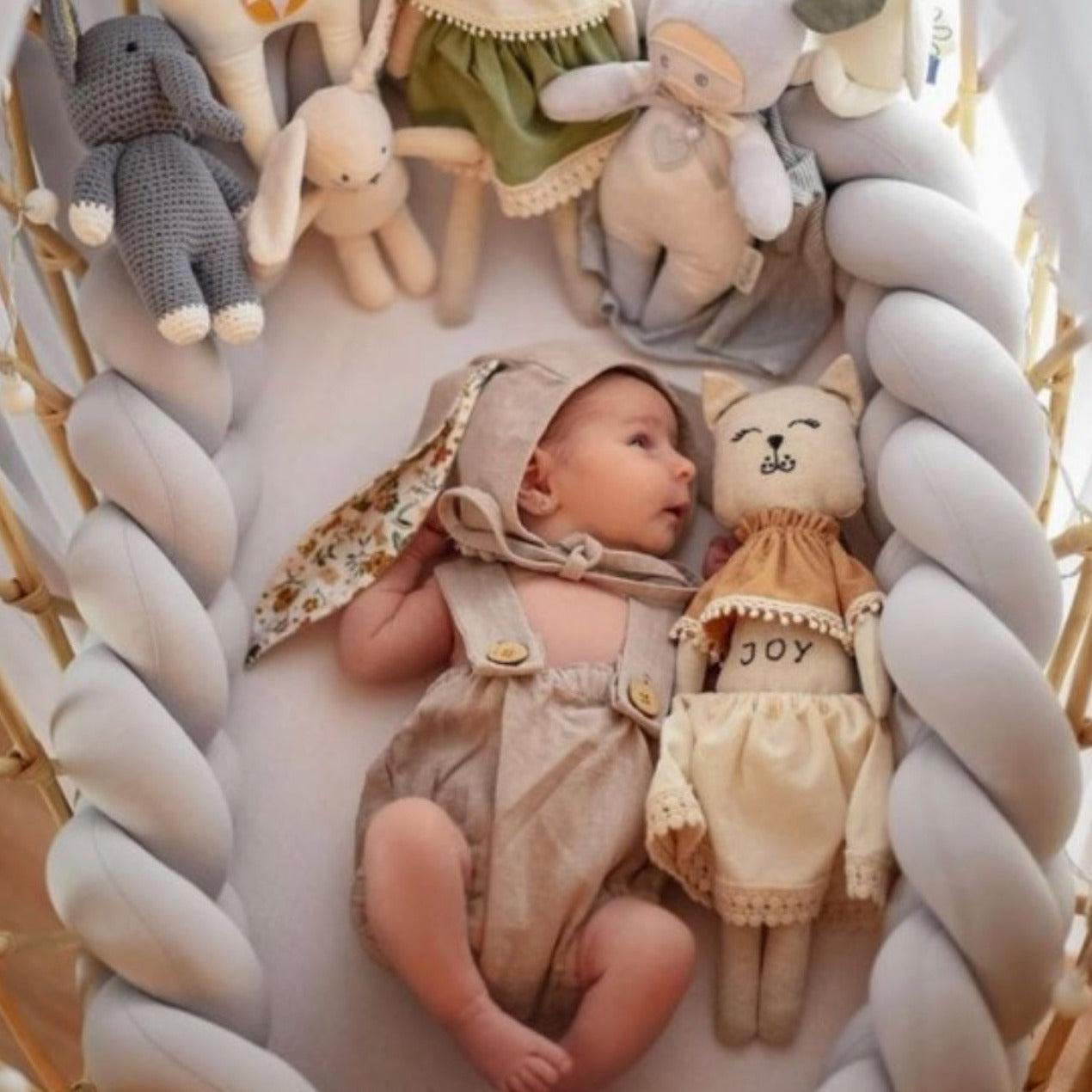 Bettschlange geflochten Velours – Bettumrandung für Schutz, Geborgenheit & Komfort