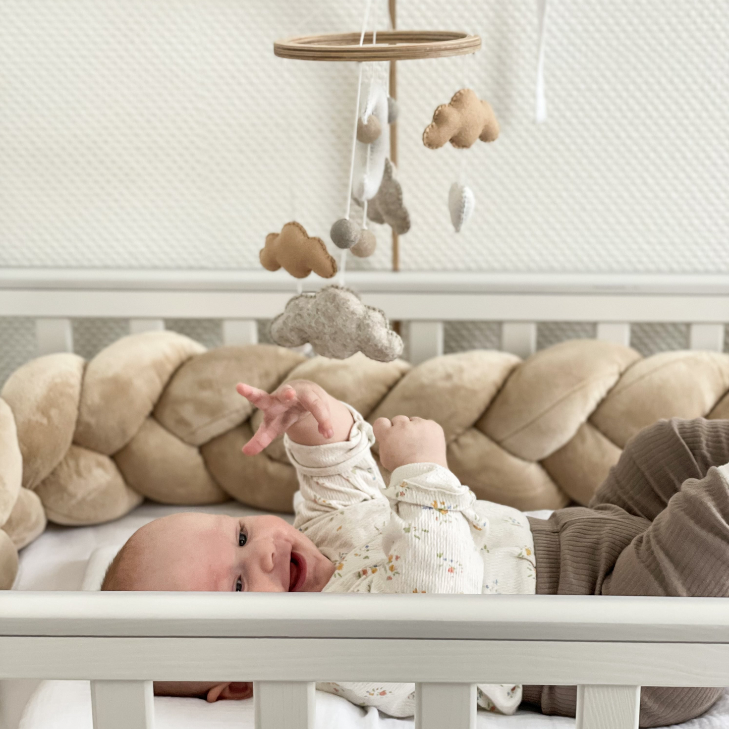 Bettschlange geflochten Velours – Bettumrandung für Schutz, Geborgenheit & Komfort