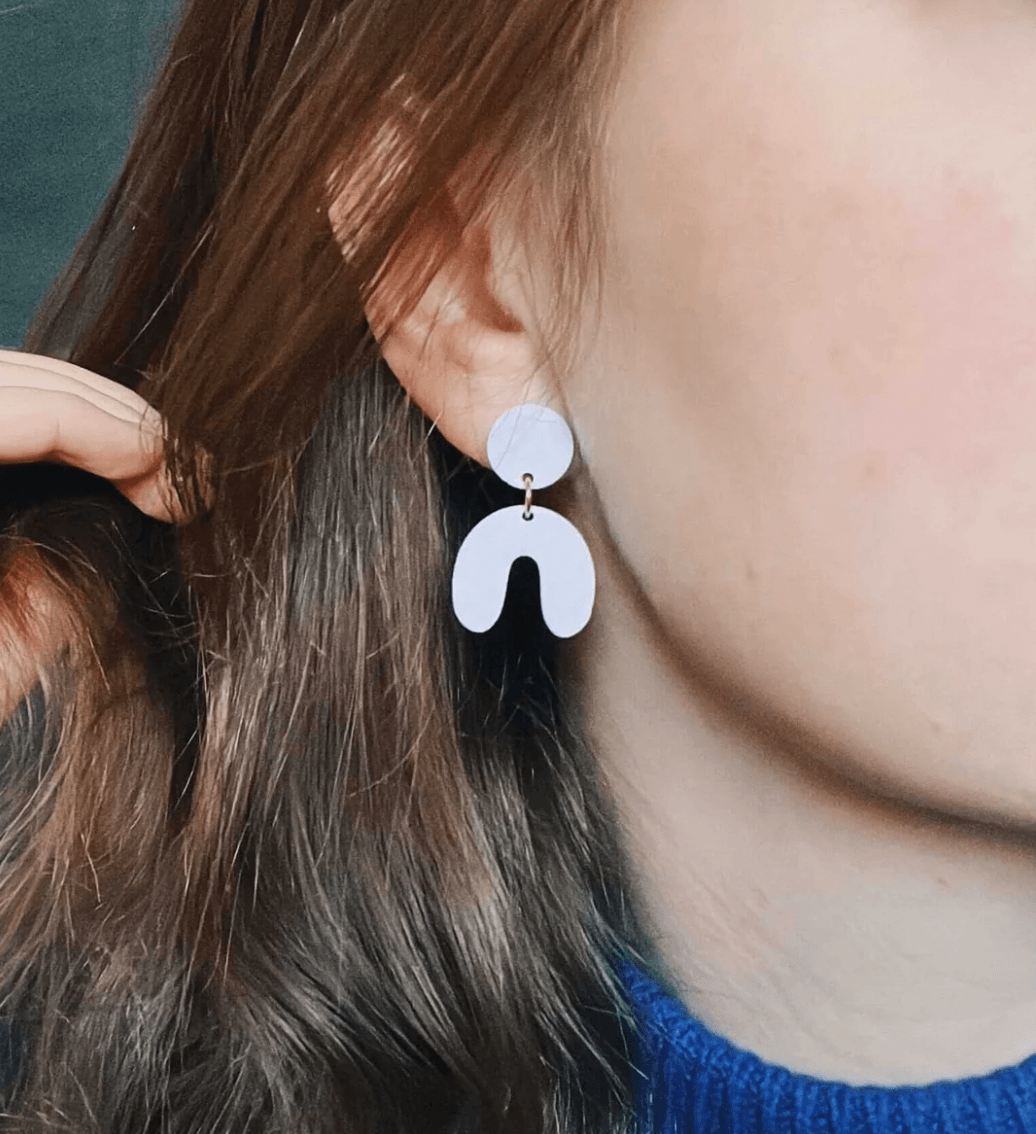 Leo Flieder Arch Bogen Ohrringe