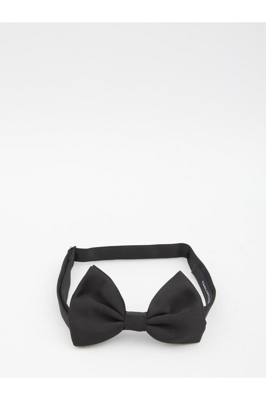 Black bow tie