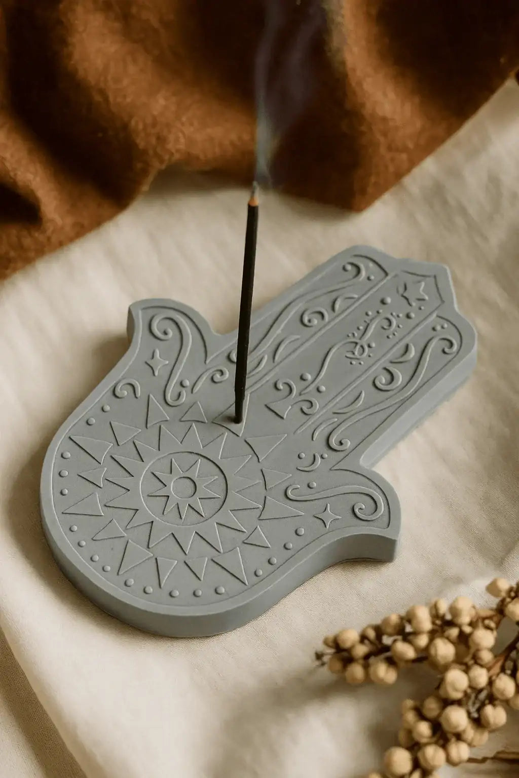 Räucherstäbchenhalter Hand der Fatima – Schutzsymbol & Stil