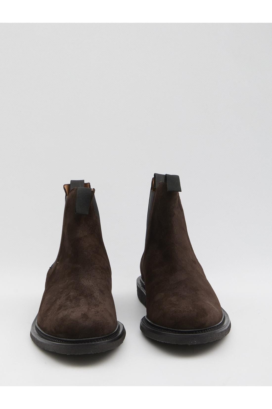 Chelsea boots in waxed suede