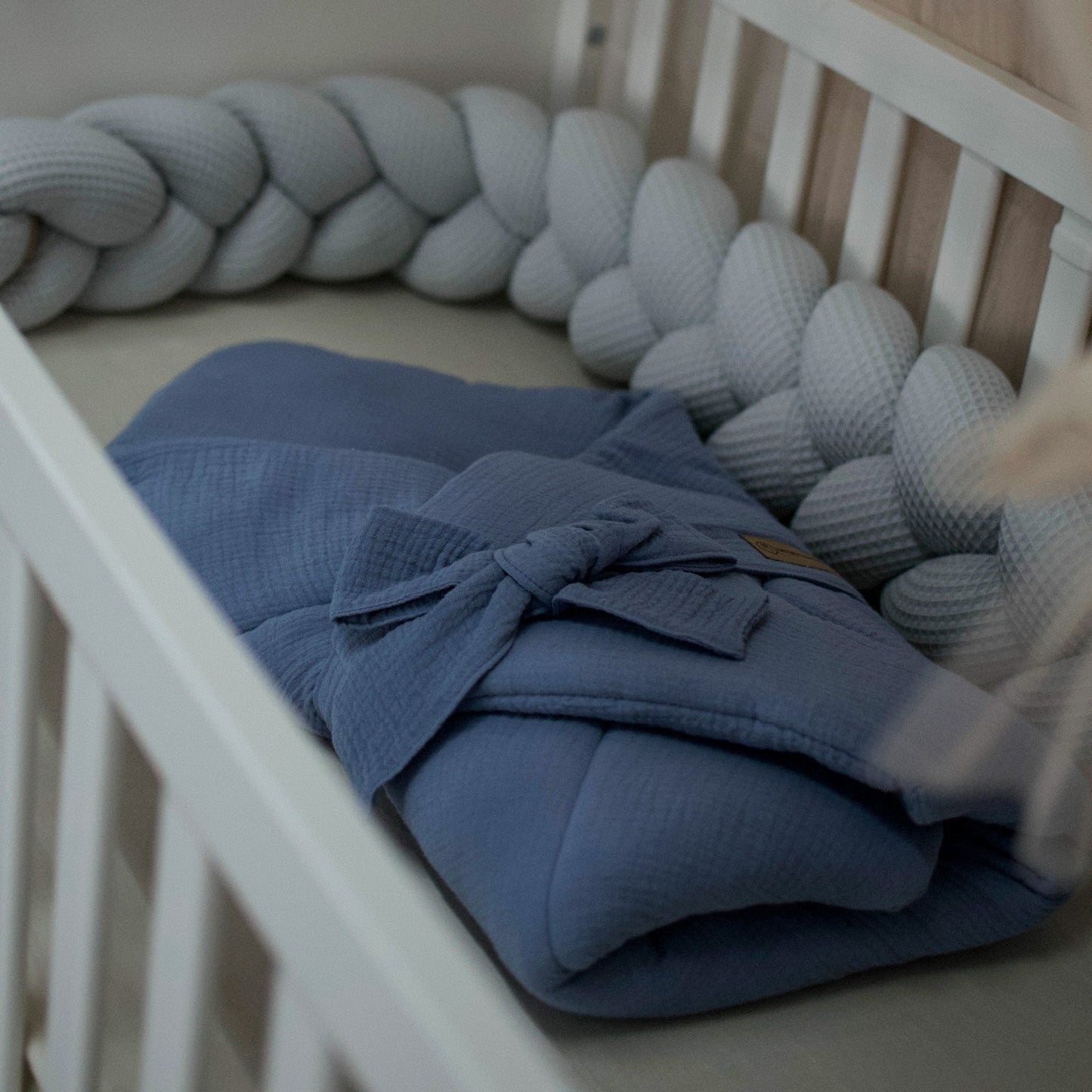 Babyhörnchen Musselin mit Schleife – Kuschelige Puckdecke & Einschlagdecke