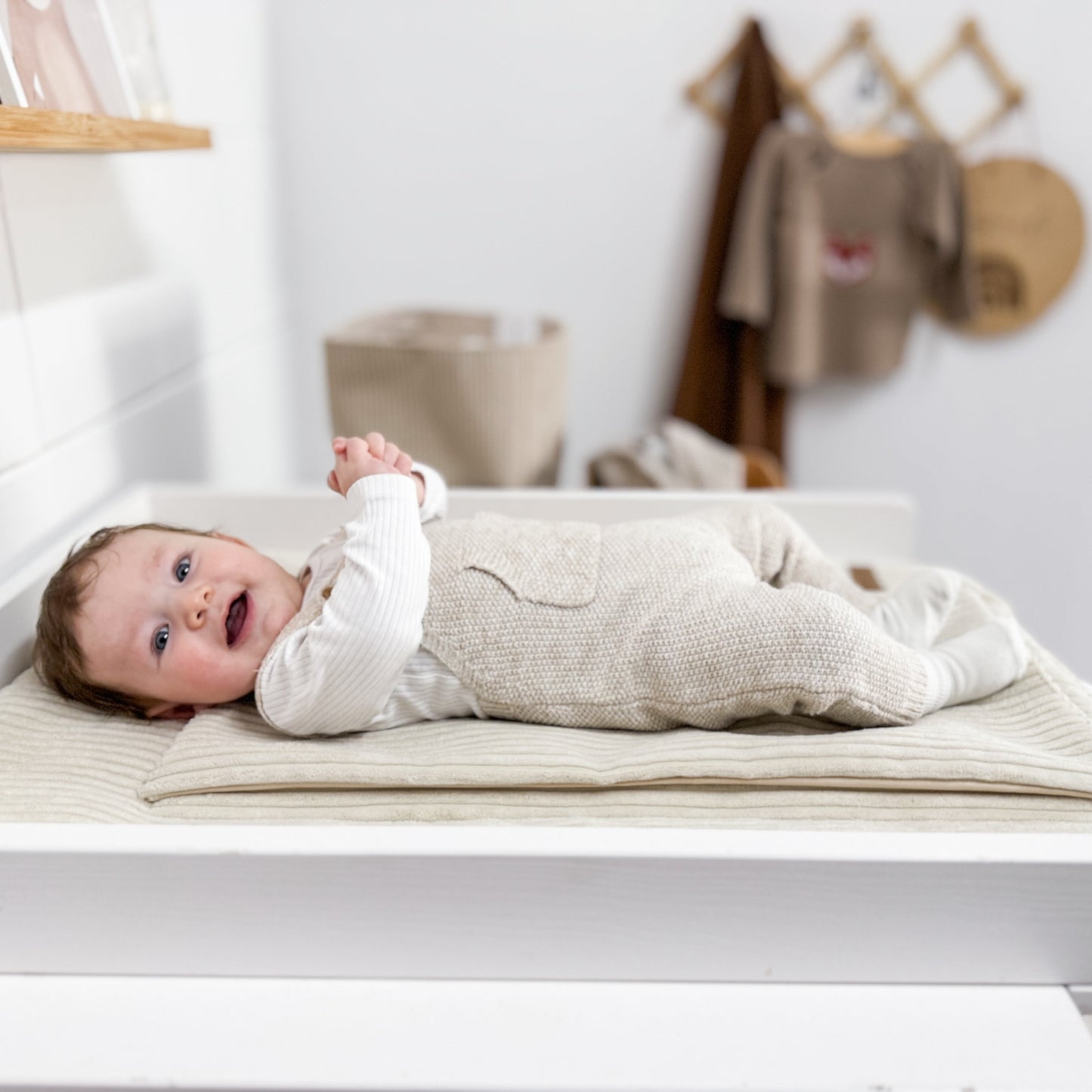 Wickelauflage Cord mit Unterlage – natürlich & kuschelig für dein Baby